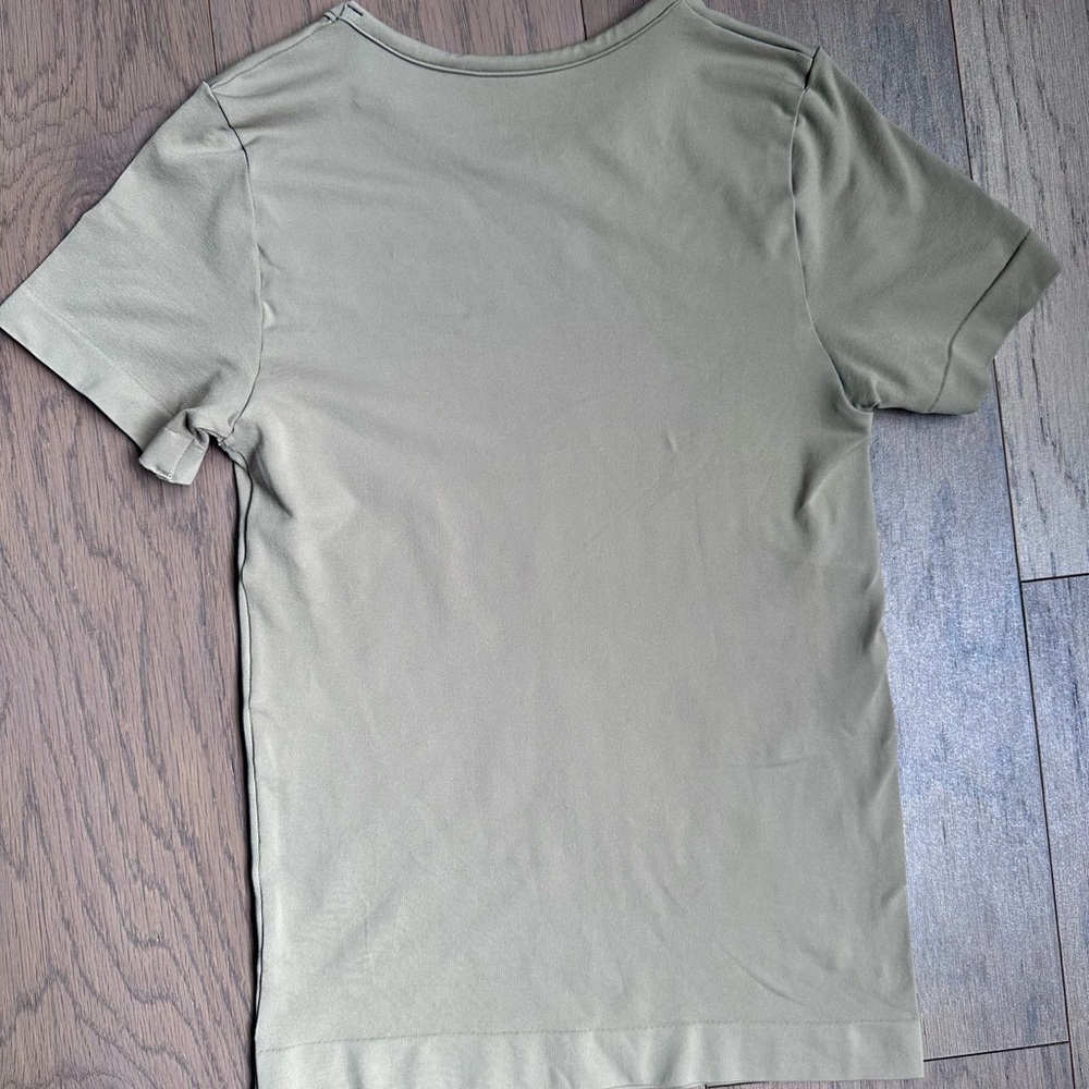 SKIMS Soft Smoothing Seamless Short-Sleeve T-Shirt SIZE XS - Picture 5 of 9